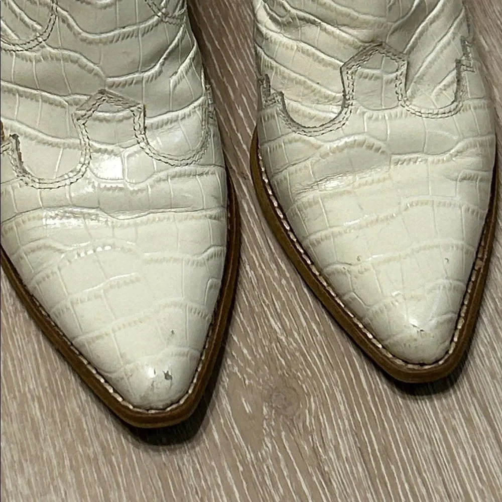 Sam Edelman Western Aligator Skin White Ankle Boots in Size 6.5